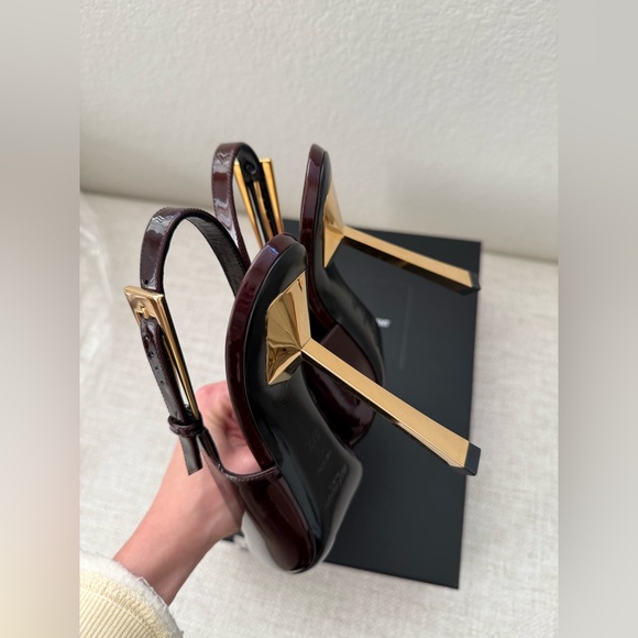 SAINT LAURENT LEE EMBELLISHED PATENT LEATHER SLINGBACK PUMP - Picture 13 of 16